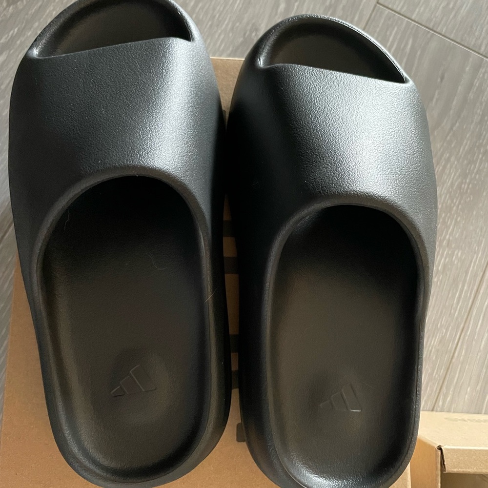Yeezy Slides Onyx Size 7M